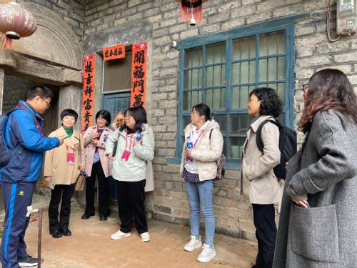 图3 参观李家大院(1).jpg